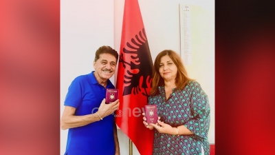 Baca Sabri bëhet me pasaportë: I dashur z. President Meta, më keni bërë krenar!