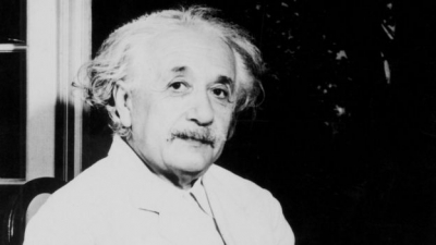 “Letra e Zotit” e shkruar nga Einstein shitet në ankand 2.9 mln $