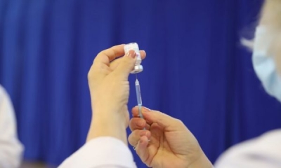 Ndër shtet e para që nisi fushatën masive, por Shqipëria mbetet e fundit në Europë për vaksinimin, Kosova kryeson rajonin
