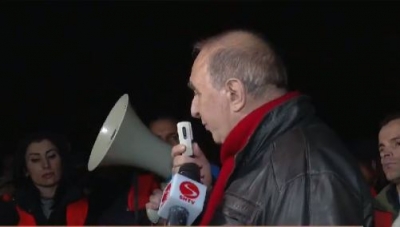 ”As Enver Hoxha nuk e bëri këtë!”, akademiku Apollon Baçe iu bashkohet banorëve të Astirit