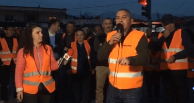 VIDEO/ Policia rrethon zonën tek “Unaza e Re”, banori: Mund të ketë përplasje