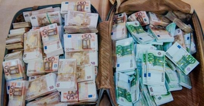 “Destinacion-Shqipëria”/ Bllokohet valixhja diplomatike me 23 milionë euro, kujt zyrtari të lartë shqiptar i përkasin?