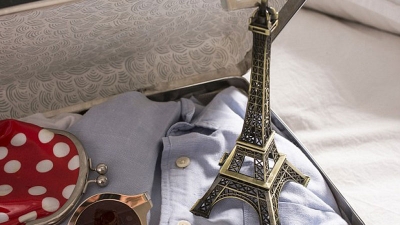 Policia franceze, konfiskon 20 tonë “Kulla Eiffel”