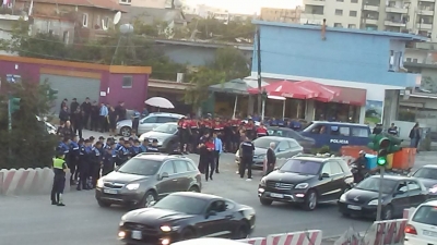 Gati të nis protesta, forca të shumta policore kundër banorëve tek Unaza e Re