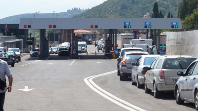 Sërish situatë problematike në Han të Hotit, punëtorëve shqiptarë u kërkohen tampon negativë për të kaluar në Mal të Zi