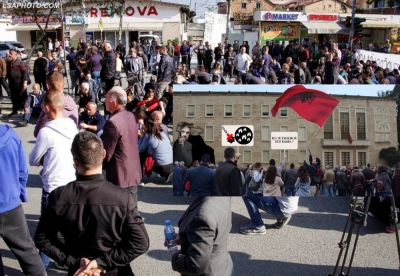FOTO/ Struket Rama, banorët e &quot;Unazës së madhe&quot; ironizojnë me kryeministrin