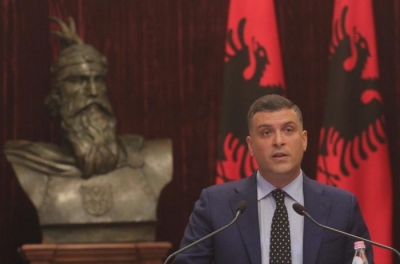 SMS-të fyese në adresë të disa qytetarëve, Presidenti Meta kërkesë kompanisë: U dërguan nga qendra juaj e mesazheve, presim informacione