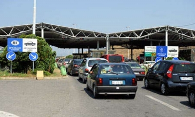 Radhë në Qafë Thanë, mijëra pushues drejt plazheve shqiptare