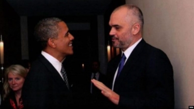 Foto me Obamën, Rama nuk komenton dëshmine e amerikanit të arrestuar