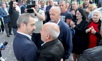 Po Saimir Tahirin, a do e lejojë policia të marrë pjesë në protestë, si palë e tretë?!