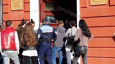 Policia ndalon studentët të futen në Fakultetin e Historisë dhe Filologjisë