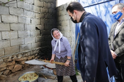 Basha vizitë në familjen kuksiane, e zonja e shtëpisë e pret me fli: E preferuara ime