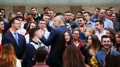 &quot;Punësimi&quot;: Studentes ekselente jo që s&#039;i japin 10 pikë, po i heqin edhe emrin nga lista!