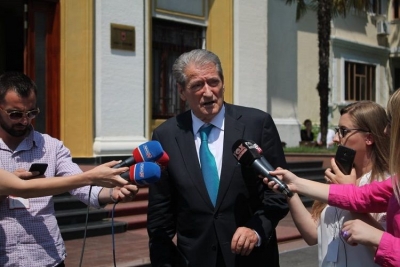 Grabitja në Rinas/ Berisha publikon foton, “masakron” Ramën dhe Lleshajn