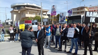 Protestat në Roskovec e Patos, PD proteston: 50 të shoqëruar nga policia
