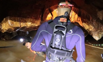 (FOTO+VIDEO) Ekipet e shpëtimit nxjerrin 6 djem nga 12 të tjerët të bllokuar në shpellë