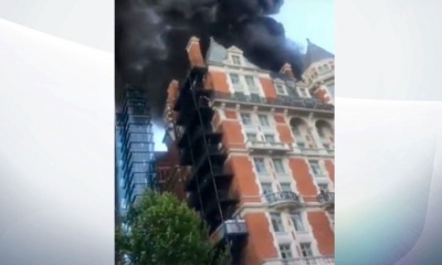 Live/ Londër, hoteli me 5 yje shpërthen në flakë, qindra zjarrfikës në “luftë” me zjarrin