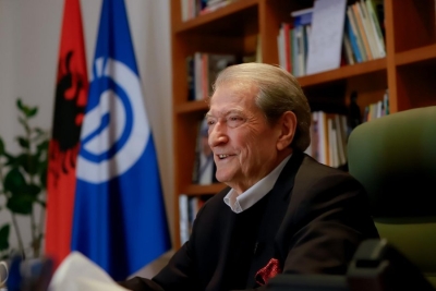 Berisha tregon ku do të merren paratë për rritjen e pagave, pensioneve dhe minumit jetik: Stop vjedhjeve dhe ndërtimeve me çmime të larta!