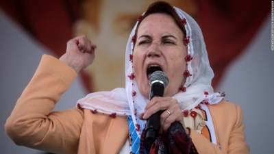 ‘Nënë Merali’/ Gruaja që përpiqet të rrëzojë Erdoganin nga pushteti