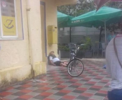 Vdes në mes të Fierit pensionisti, asnjë ndihmë mjekësore!