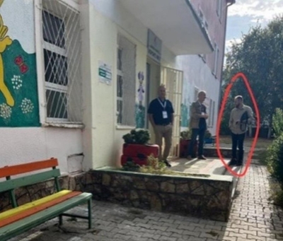 Kryetari i komanduar i bashkisë, drejtori i Kadastrës, doganierë, drejtoresha e Postës presion qytetarëve për votën