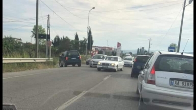 Elbasan/ Përplasen 3 makina, plagosen dy persona...!
