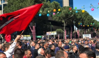 Protesta në FOTO/ Ja parrullat më pikante