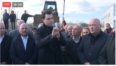 Basha bashkëbisedim me të përmbyturit e Valiasit (LIVE)