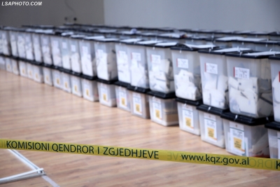 Përfundon numërimi i votave në Tiranë. Lezha mban hapur rezultatin, vetëm një kuti pa mbyllur