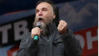 “Tronditje e niveleve më të larta të shoqërisë ruse”/ Vajza iu vra nga një bombë në makinë , “The Guardian”: Kush është aleati i Putinit dhe a ishte ai objektivi i sulmit?
