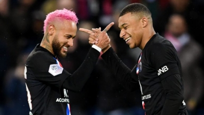 Messi dhe Mbappe? Neymar “përkëdhel” dy yjet e botës me fjalët e tij