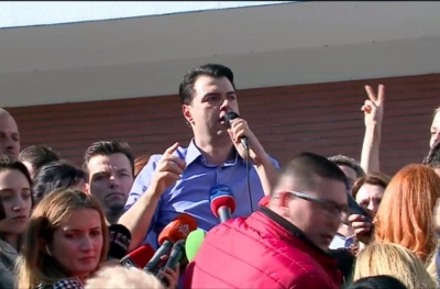 Basha mesazh në anglisht ndërkombëtarë: Nuk ka stabilitet pa demokraci/ No stability without democracy...