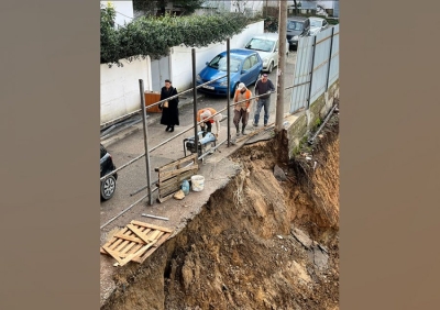 Kompania e drejtorit të Bashkisë Tiranë, shkatërron rrugën e banorëve