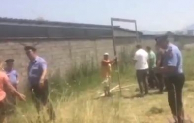 Video/ Policia u grabit pronat banorëve, Kryemadhi: Monstra Edi Rama duhet ndalur urgjentisht!