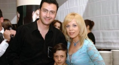 FOTO/ Djali 22-vjeçar i Pirro Çakos dhe Inva Mulës bën dedikimin prekës