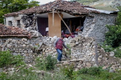 VIDEO/ Shtëpia u shkatërrua nga tërmeti, familja korçare nxirret në rrugë në mes të dimrit