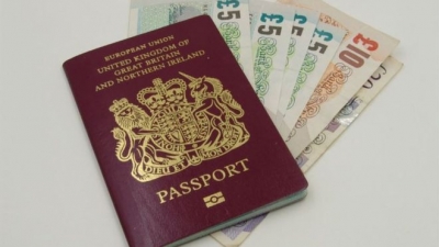 Skema/ Si u pajisën grupet kriminale shqiptare me 500 pasaporta britanike