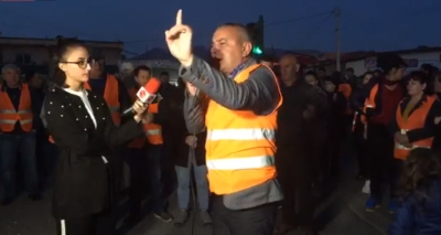 Banorët e &quot;Unazës&quot; nuk mashtrohen nga qeveria, vazhdojnë qëndresën me protestën e përditshme