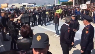 VIDEO/ Nis protesta e fermerëve dhe blegtorëve, forca të shumta policie në aksin Lushnje - Fier