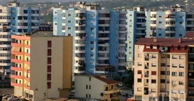 Ndërtuesit që shesin apartamente të reja duhet t’i kalojnë pronarit një policë sigurimi 10 vjeçare