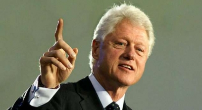 Bill Clinton poston fotografinë, por komenti i shqiptarit ju shkrin së qeshuri