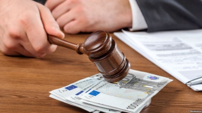 Leku vijon të zhvlerësojë Euron – Dollari dhe Paundi britanik mbeten të pandryshuara