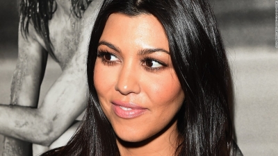 Kourtney Kardashian pozon për Vogue