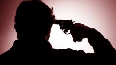 Qëlloi veten me armën e polices, vdes 50-vjeçari