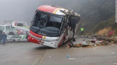 Përplaset autobusi, 11 të vdekur