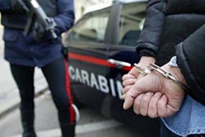 Foto/ Përplasi makinën e policisë, kapet me 4 kg heroine shqiptari (emri)