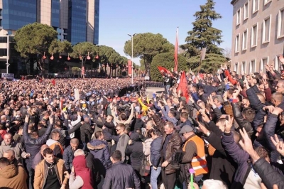 Deri të enjten, protestuesit luajnë me qarin