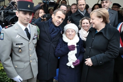 101 vjeçarja ngatërron Merkel me zonjën e parë franceze