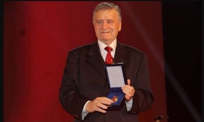 Presidenti Meta, ngushëllime për humbjen e Papadhopullit: &quot;Njeri sa i madh, aq dhe i dashur e i thjeshtë!&quot;