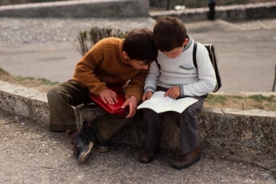 Studimi/ 100 mijë fëmijë nuk ndjekin dot shkollën nga varfëria